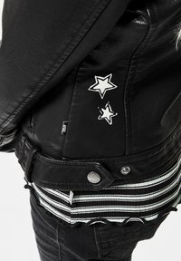 America Today Keinonahkatakki - black