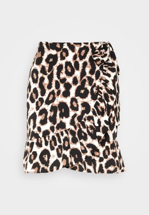 Leopardmønstret skjørt med volangkant, i nyanser av brunt, svart og krem. Laget av lett stoff, med sidebånddetalj synlig.