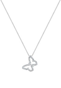 Collier en pendentif argent en forme de papillon, souligné de pierres étincelantes, suspendu à une fine chaîne, présentant un design délicat et une forme complexe.