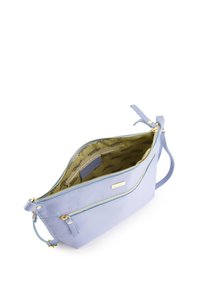 Hellblau lila Lederhandtasche mit goldenen Beschlägen, mit Reißverschluss versehenen Fächern und einer strukturierten Oberfläche. Das Innere weist ein marken-typisches Futter auf.