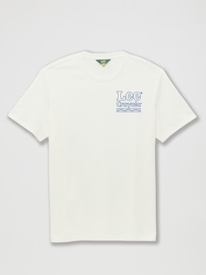 T-shirt blanc à manches courtes avec le logo bleu "Lee Crayola" et un design de vagues sur la poitrine gauche, sur fond gris.