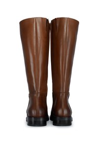 Stivali alti in pelle marrone con un design elegante, dotati di zip sul retro e un leggero tacco per stabilità. Texture liscia con dettagli delle cuciture.