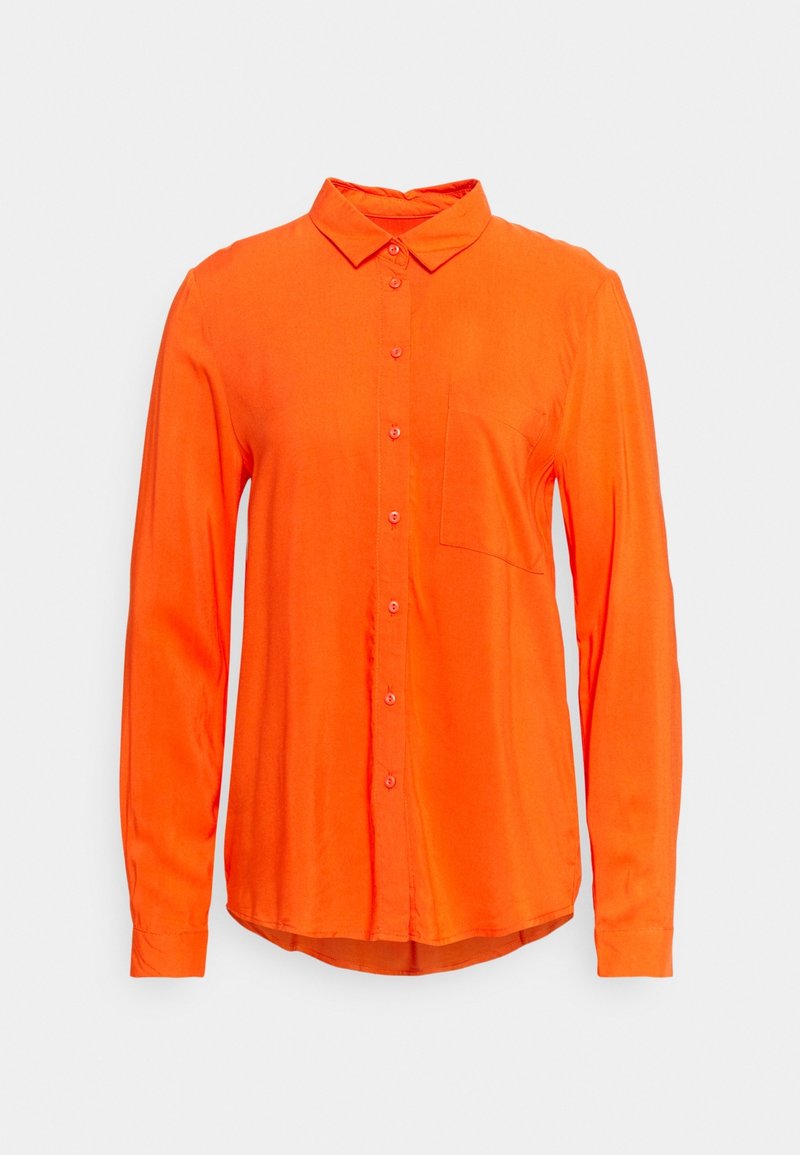 Koszula na długi rękaw z zapięciem na guziki w jasnym pomarańczowym kolorze, wykonana z gładkiej tkaniny, z kieszenią z przodu, kołnierzykiem wykładanym i zaokrąglonym dołem.