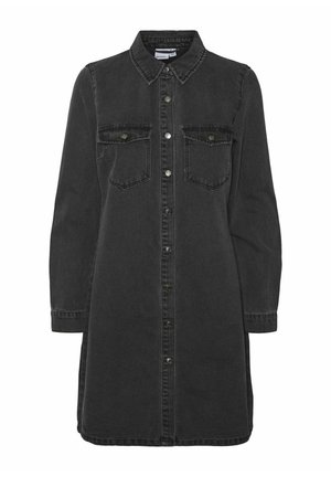 Svart denim skjortekjole med lange ermer, knappestolpe, krage og to brystlommer. Har en rett skjæring og subtil tekstur.