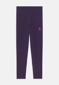 Leggings viola con una texture liscia, dotati di una vita larga e di un piccolo logo rosa di Adidas e Disney sul lato sinistro.