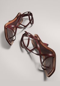 Massimo Dutti Klassieke pumps - bordeaux