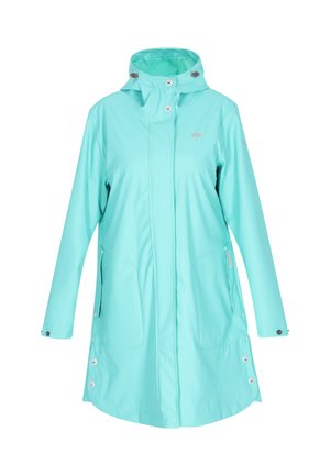 Svetlo modra vodoodporna jakna z visokim ovratnikom, pritisnimi gumbi, dvema stranskima žepoma in logotipom na prsih. Gladek, mat videz.