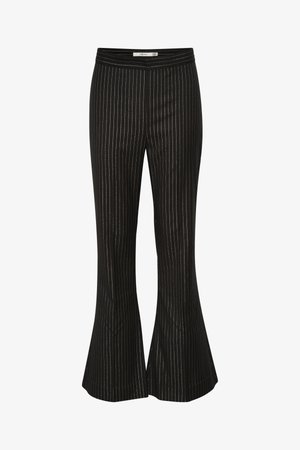 Schwarze ausgestellte Hose mit weißen vertikalen Streifen, ausgestattet mit einer glatten Textur und einer taillierten Passform, entworfen für eine maßgeschneiderte Passform.