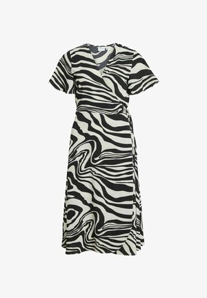 Zwart-wit zebra print wrapjurk met korte mouwen, een V-hals en een ceintuur in de taille, gemaakt van lichtgewicht stof.