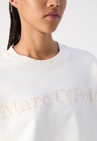 Marc O'Polo LOGO EMBROIDERY AT FRONT - Mikina - salty white
