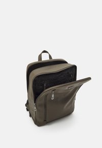 Guess TORINO - Turistinė kuprinė - military green