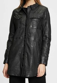 Gipsy by Mauritius Abrigo corto - black