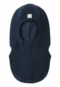 Balaclava lavorata a maglia di colore blu scuro, con un corpo strutturato, apertura circolare per il viso, bordino a coste nella parte inferiore e foderatura liscia per calore e comfort.