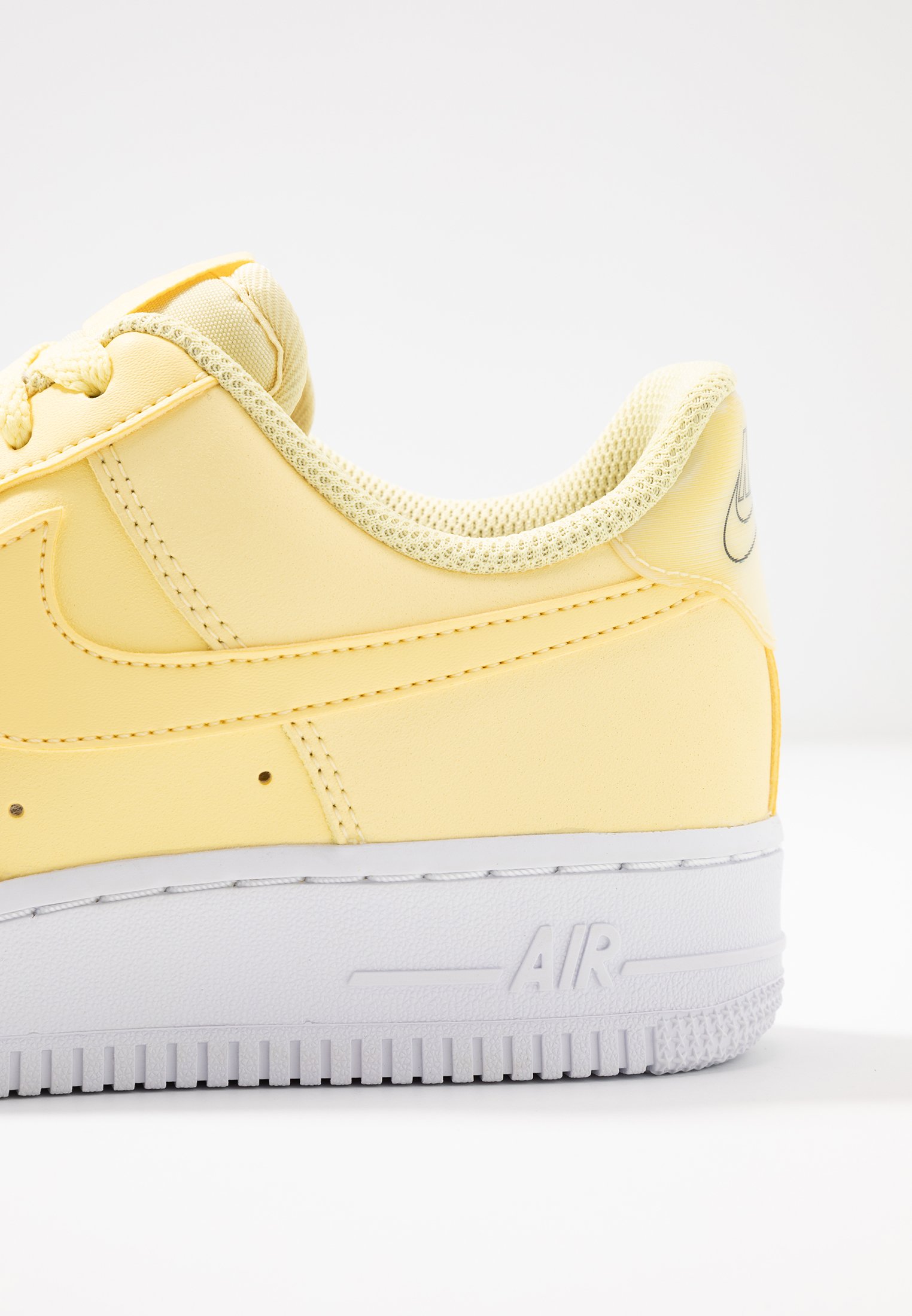 nike air force 1 07 trainers white bicycle yellow dark sulfur