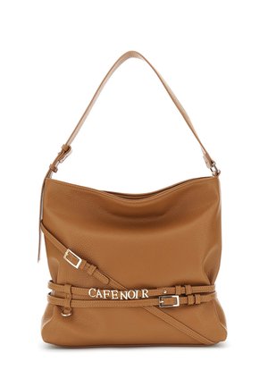 Sac à bandoulière en cuir marron au design souple. Il présente un accent ceinturé avec l'inscription en lettres argentées "CAFÉ NOIR" et une bandoulière réglable.