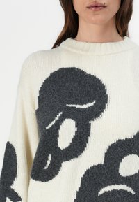 Marimekko LUONTO TUMMA - Maglione - off white/grey