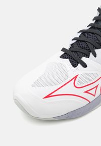 Mizuno WAVE MIRAGE 5 - Handball shoes - white/salsa/black