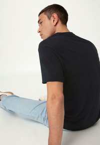 hessnatur REGULAR  - T-shirt basic - schwarz