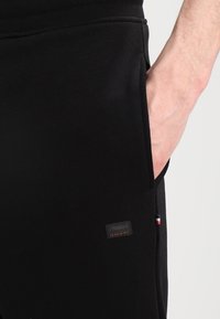 Produkt Träningsbyxor - black