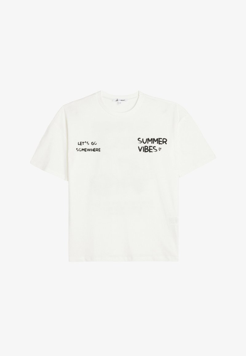 Weißes Baumwoll-T-Shirt mit kurzen Ärmeln, das schwarzen Text zeigt, der besagt "LASST UNS IRGENDWOOHIN GEHEN" und "SOMMERVIBES" in verschiedenen Schriftarten.