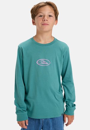 Langärmeliges T-Shirt in Teal aus Baumwolle, mit einem rosa und weißen Logo in ovalem Design auf der Vorderseite und gerippten Bündchen.