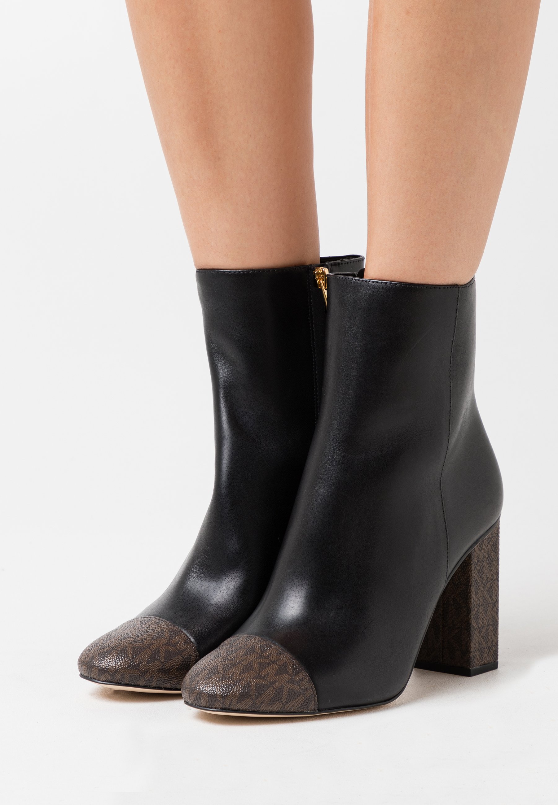 PETRA TOE CAP BOOTIE Botki na obcasie blackbrown PETRA TOE CAP BOOTIE Botki na obcasie blackbrown