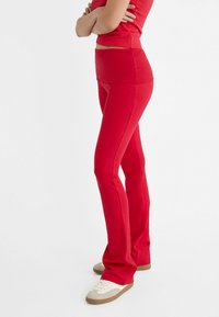Stradivarius FLARED - Hlače - red