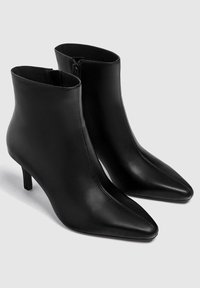 PULL&BEAR Nilkkurit - black