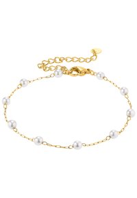 Bracciale in oro con perle bianche intervallate tra i collegamenti, dotato di chiusura a moschettone e catena di estensione regolabile.