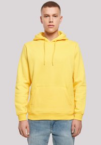 Gelbes Hoodie mit Kängurutasche, Kordelzugkapuze und gerippten Bündchen. Hergestellt aus weichem Stoff, mit glatter Textur und einfarbigem Design.