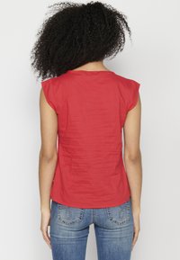 Koroshi SHORT SLEEVE PLEAS - Blúzka - red coral