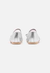 Pretty Ballerinas AMI - Baleríny s páskem - plata