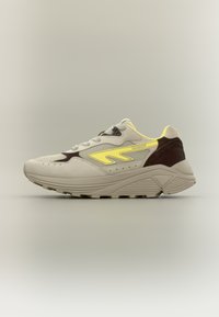 Unselected, pelican/limelight/coffee bean