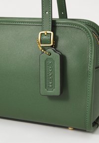 COACH SWING ZIP BAG - Τσάντα χειρός - hunter green