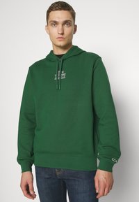 Lacoste SUBTLE LOGO UNISEX - Felpa con cappuccio - green