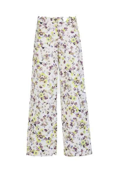 Pantalon ample à jambes larges avec base blanche et imprimé floral intégral en nuances de jaune, violet et vert, avec passants pour ceinture et poches avant.