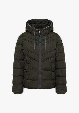 Chaqueta de plumas verde con cremallera frontal, capucha y detalles con cordones. Presenta un patrón de acolchado en forma de chevrón y dos bolsillos laterales con botón a presión.