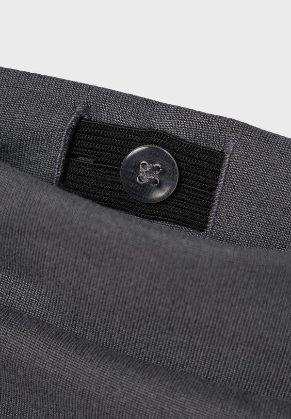 NKFFRIKKALI NOOS - Trousers - lava smoke2