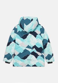 Κοντό μπουφάν με κουκούλα, σε μπλε, γκρίζο και ναυτικό σχέδιο βουνού. Απαλή υφή με ελαστικές μανσέτες και λεπτομέρειες από φερμουάρ.
