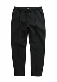 Zwarte elastische taillebroek met voorplooien, zijzakken en een trekkoord, met een klein merkembleem in het midden van de tailleband.