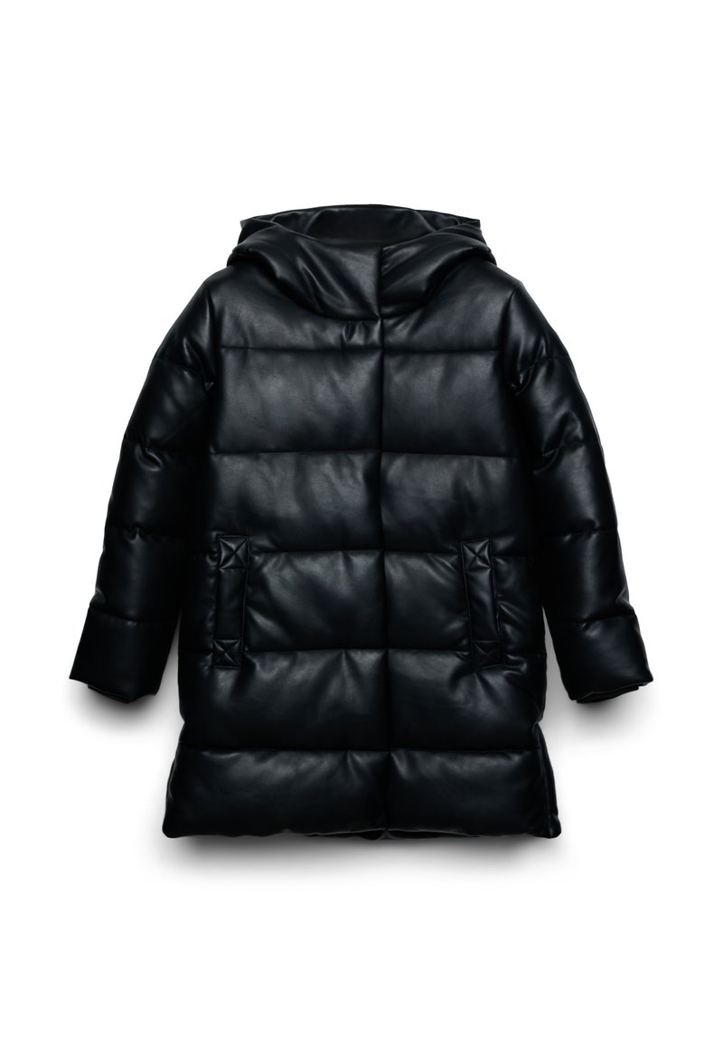 Giacca a vento nera con cappuccio, design trapuntato, due tasche frontali, realizzata in materiale liscio e lucido. Maniche lunghe e lunghezza media.