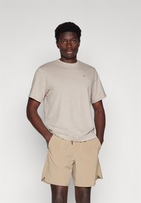 Nike Performance - PRIMARY - Sports T-shirt - khaki Thumbnail Image 1