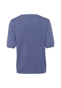 Kortærmet sweater i blødt, struktureret blå strik. Har en rund halsudskæring og ribbet kant. Enkel design uden synlige mønstre eller detaljer.