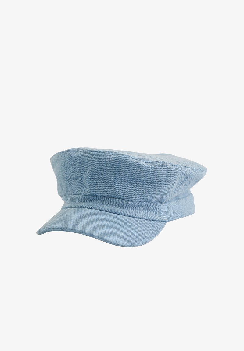 Mėlyna džinsinė kepuraitė su struktūrizuotu, plačiu kraštu ir sluoksniuota struktūra. Pasižymi tekstūruotu audiniu ir plokščiu viršumi. Švarios, paprastos linijos.