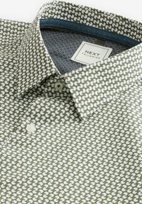 Next LONG SLEEVE SINGLE CUFF PRINTED EASY CARE REGULAR FIT - Pluus - white green geometric