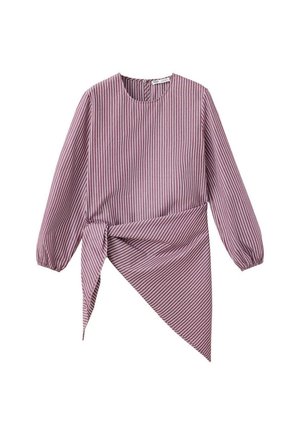 Blusa de manga larga con rayas verticales en púrpura y blanco, cuello redondo y detalle asimétrico de lazo en la cintura.