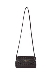 Borsa a tracolla intrecciata in pelle marrone scuro con tracolla lunga e chiusura a patta, con logo Marc Ellis dorato sul davanti.