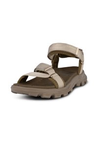 Beige sandaalit, joissa on säädettävät hihnat, teksturoitu pohja ja paksu pohja. Ominaisuuksiin kuuluu sileä pinta ja minimaliset metalliosat.