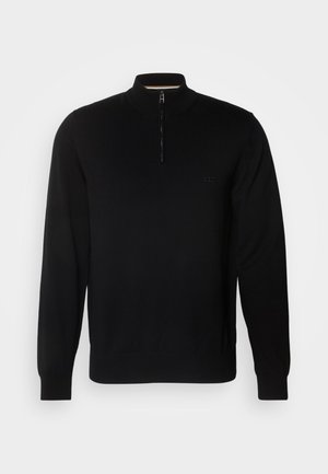 Sort pullover med høj krave og halv-lynlås. Har ribbede manchetter og bund. Materialet virker blødt med en glat tekstur.