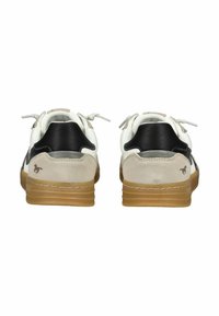 Sneaker bianche e nere con un accento grigio in suede; suola in gomma, punta rotonda e lacci. Piccolo logo sul tallone, materiali testurizzati.